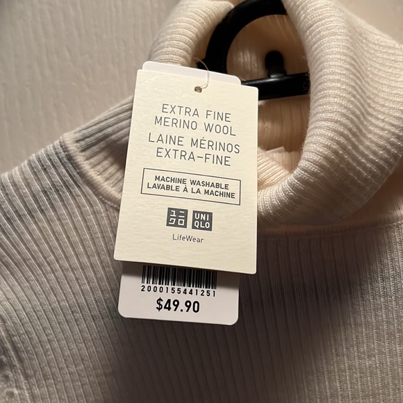 Uniqlo Extra Fine Merino Wool Turtleneck - Picture 2 of 3